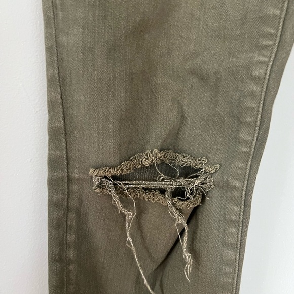 Universal Thread stretch Green pants - Picture 3 of 6